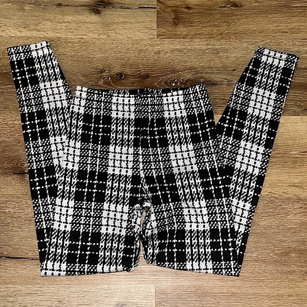 Cute Cha Cha Vente Black & White Plaid Leggings